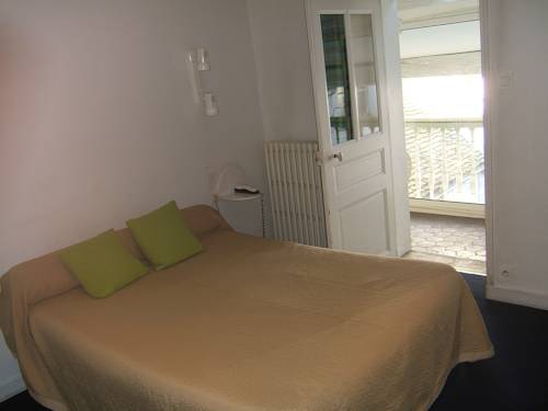 Imagen de la habitación del Hotel Saint Jean, CHALON SUR SAONE. Foto 14