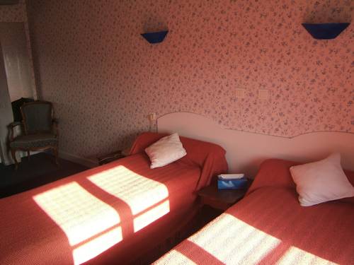 Imagen de la habitación del Hotel Saint Jean, CHALON SUR SAONE. Foto 15