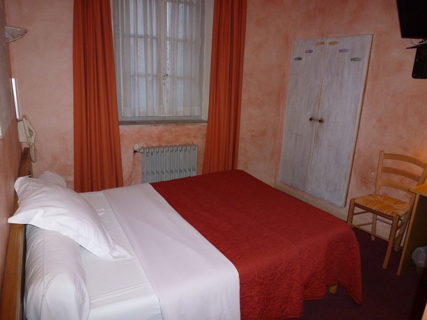 Imagen de la habitación del Hotel Saint Jean, Orange. Foto 4