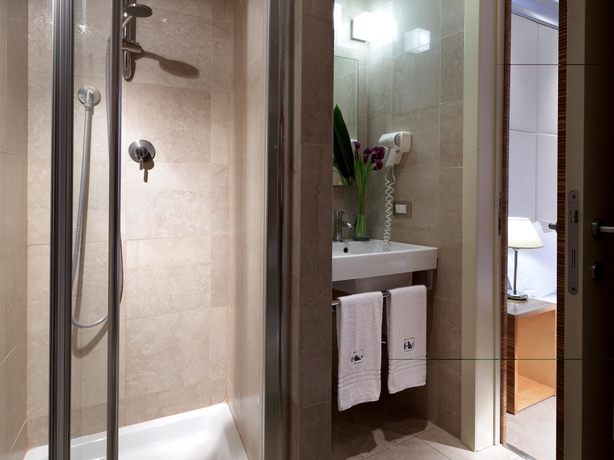 Imagen de la habitación del Hotel Saint John. Foto 6