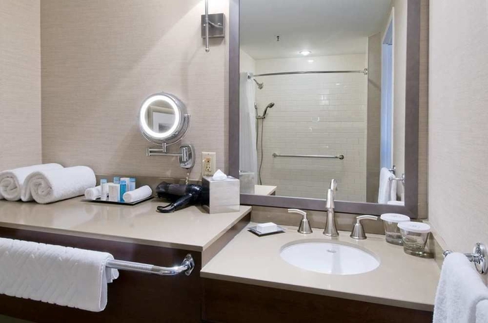 Imagen de la habitación del Hotel Saint John Harbourfront. Foto 3