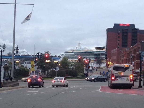 Imagen de los exteriores del Hotel Saint John Harbourfront. Foto 9