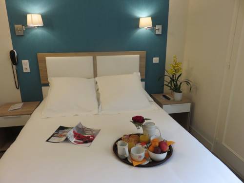 Imagen de la habitación del Hotel Saint Julien, Angers. Foto 5