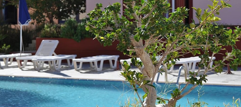 Imagen de la piscina del Hotel Saint Konstantin Beach Apartments. Foto 18