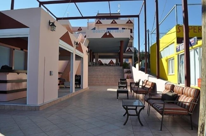 Imagen del bar/restaurante del Hotel Saint Konstantin Beach Apartments. Foto 4