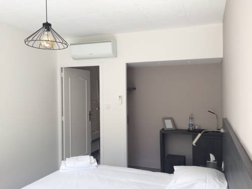 Imagen de la habitación del Hotel Saint Louis, Aigues-Mortes. Foto 3