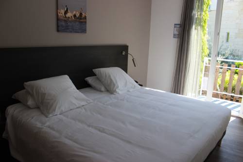 Imagen de la habitación del Hotel Saint Louis, Aigues-Mortes. Foto 4