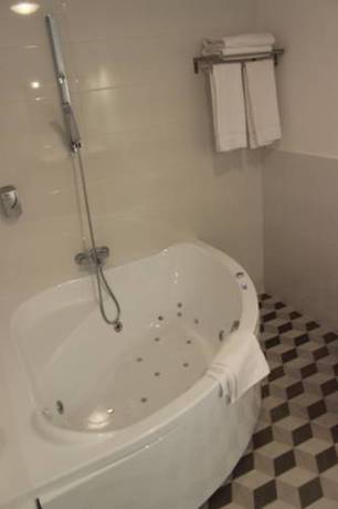 Imagen de la habitación del Hotel Saint Louis, Aigues-Mortes. Foto 5