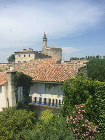 Imagen de la habitación del Hotel Saint Louis, Aigues-Mortes. Foto 7