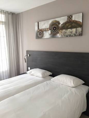 Imagen de la habitación del Hotel Saint Louis, Aigues-Mortes. Foto 8