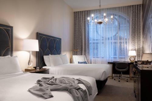 Imagen de la habitación del Hotel Saint Louis, Autograph Collection. Foto 19