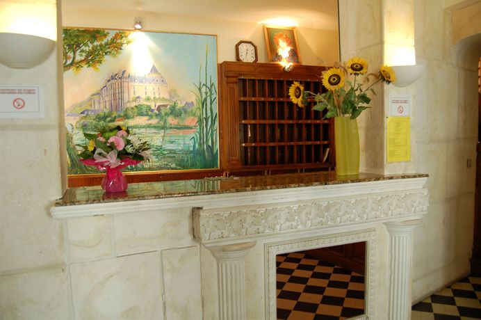Imagen del bar/restaurante del Hotel Saint Louis, Châteaudun. Foto 4