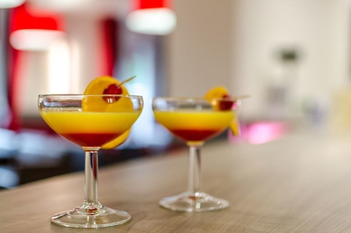 Imagen del bar/restaurante del Hotel Saint Louis De France. Foto 2