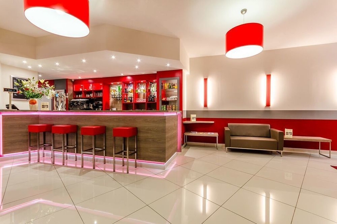 Imagen del bar/restaurante del Hotel Saint Louis De France. Foto 3