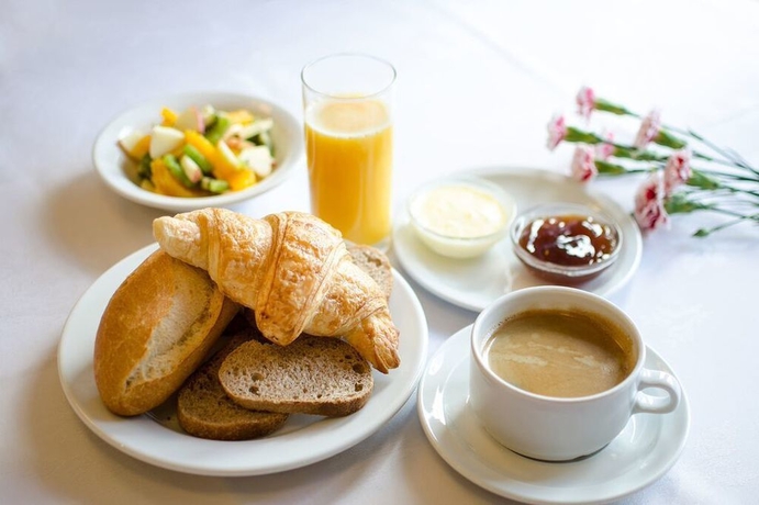 Imagen del bar/restaurante del Hotel Saint Louis De France. Foto 4