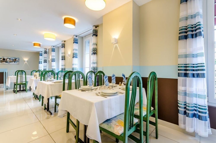 Imagen del bar/restaurante del Hotel Saint Louis De France. Foto 7