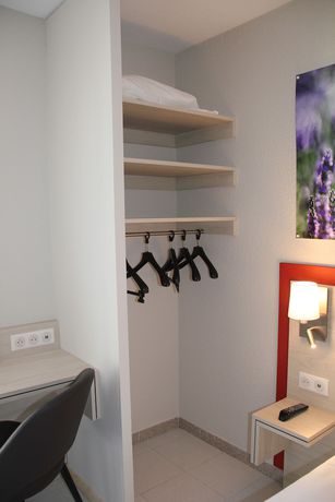 Imagen de la habitación del Hotel Saint Louis, Le Thor. Foto 11