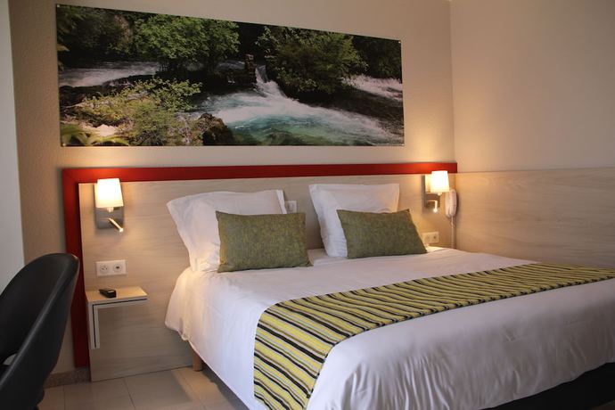 Imagen de la habitación del Hotel Saint Louis, Le Thor. Foto 12