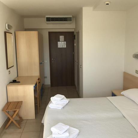 Imagen de la habitación del Hotel Saint Louis, Rimini. Foto 4