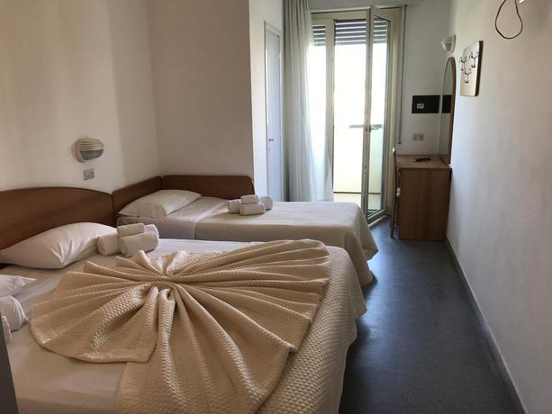 Imagen de la habitación del Hotel Saint Louis, Rimini. Foto 5