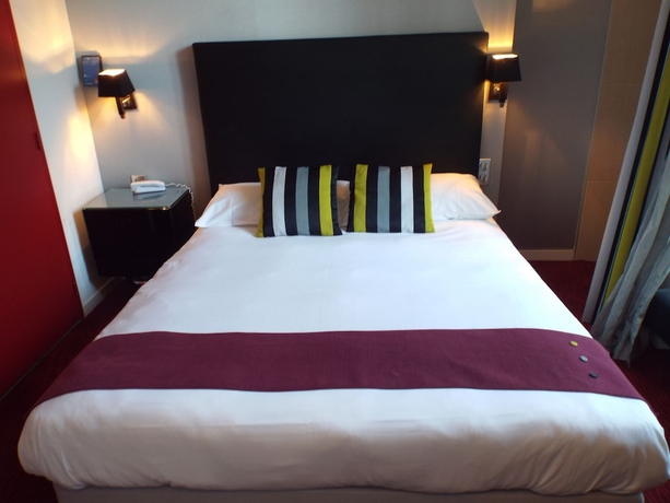 Imagen de la habitación del Hotel Saint Martin. Foto 5