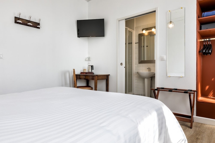 Imagen de la habitación del Hotel Saint Maurice. Foto 13