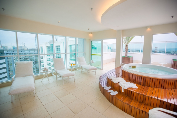 Imagen de la piscina del Hotel Saint Moritz Hplus Express. Foto 15