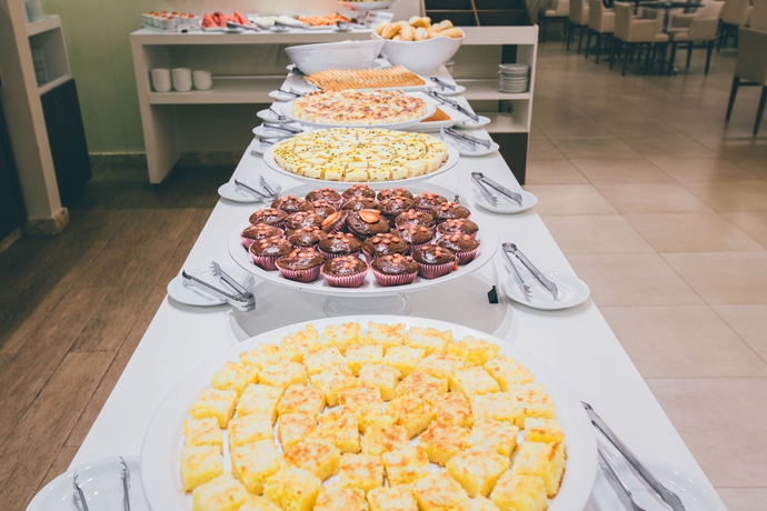 Imagen del bar/restaurante del Hotel Saint Moritz Hplus Express. Foto 6