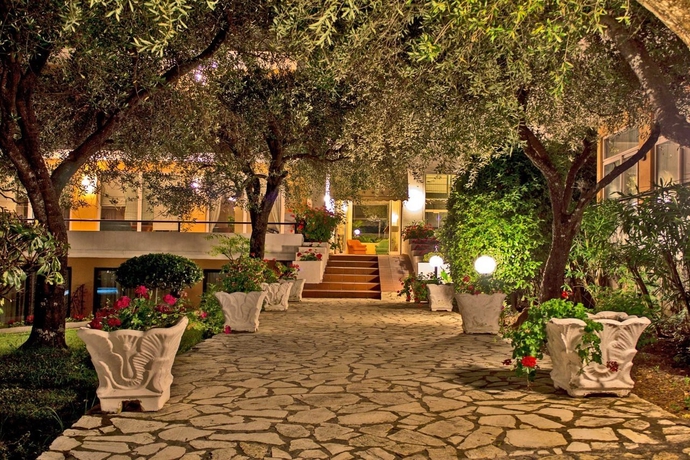 Imagen general del Hotel Saint Nicholas. Foto 5