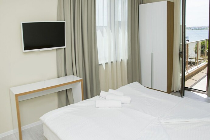Imagen de la habitación del Hotel Saint Panteleimon Beach. Foto 17