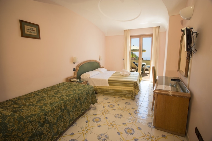 Imagen de la habitación del Hotel Saint Raphael, RIVIERA NAPOLITANA. Foto 3