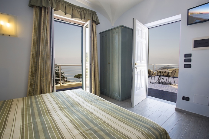 Imagen de la habitación del Hotel Saint Raphael, RIVIERA NAPOLITANA. Foto 6