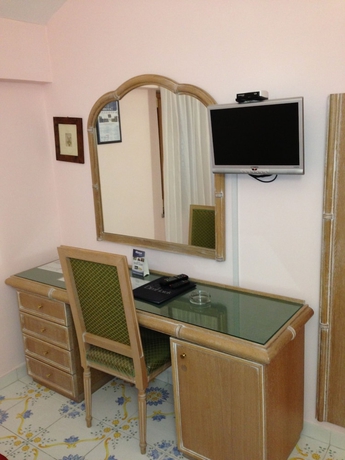 Imagen de la habitación del Hotel Saint Raphael, RIVIERA NAPOLITANA. Foto 7