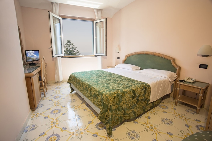 Imagen de la habitación del Hotel Saint Raphael, RIVIERA NAPOLITANA. Foto 8