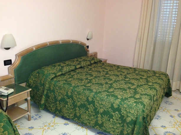 Imagen de la habitación del Hotel Saint Raphael, RIVIERA NAPOLITANA. Foto 10