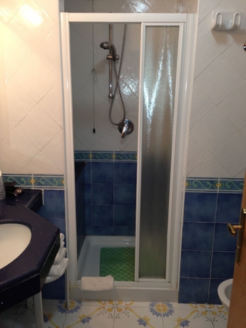 Imagen de la habitación del Hotel Saint Raphael, RIVIERA NAPOLITANA. Foto 14