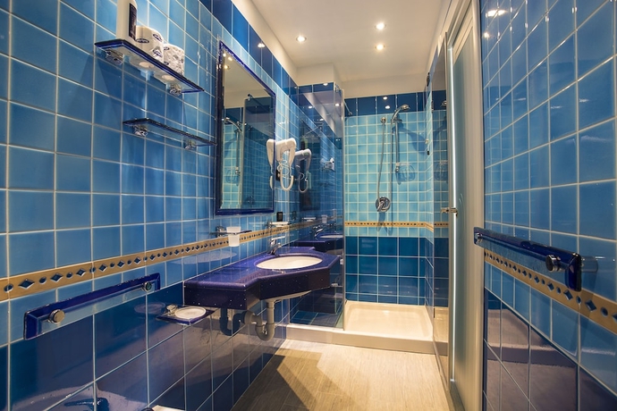 Imagen de la habitación del Hotel Saint Raphael, RIVIERA NAPOLITANA. Foto 17