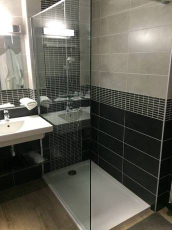 Imagen de la habitación del Hotel Saint Roch. Foto 5