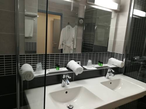 Imagen de la habitación del Hotel Saint Roch. Foto 8