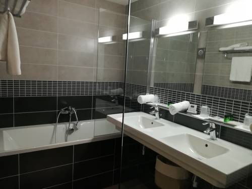 Imagen de la habitación del Hotel Saint Roch. Foto 9