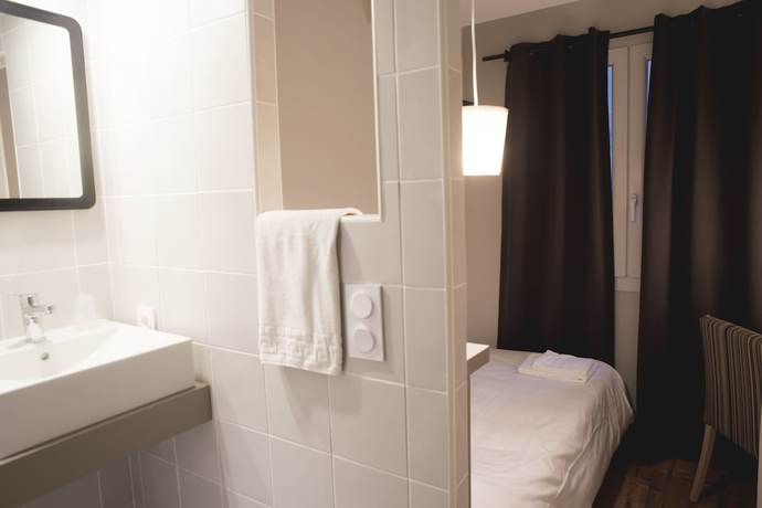 Imagen de la habitación del Hotel Saint Roch Montpellier Centre. Foto 5