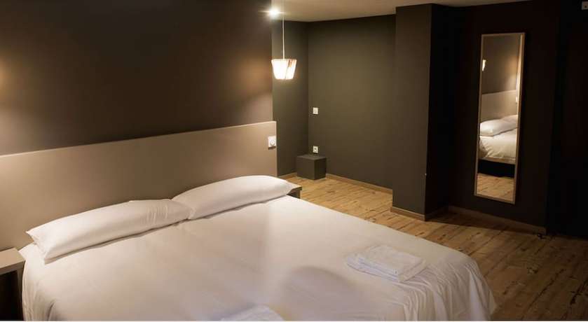 Imagen de la habitación del Hotel Saint Roch Montpellier Centre. Foto 7