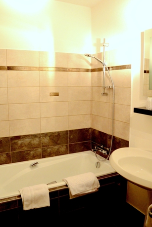 Imagen de la habitación del Hotel Saint Romain. Foto 11