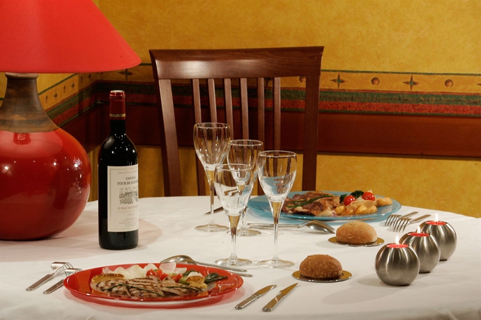 Imagen del bar/restaurante del Hotel Saint Sauveur, Lourdes. Foto 6