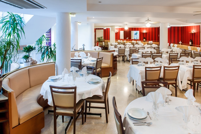 Imagen del bar/restaurante del Hotel Saint Sauveur, Lourdes. Foto 7