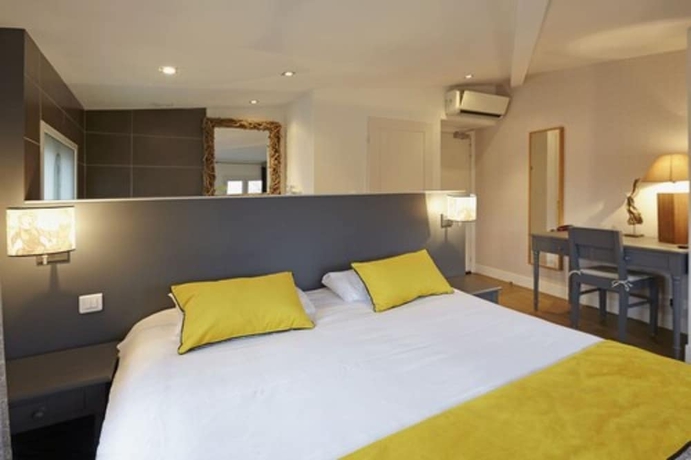 Imagen de la habitación del Hotel Saint Sernin. Foto 3