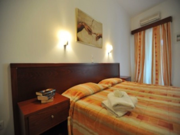 Imagen general del Hotel Saint Spiridon. Foto 2