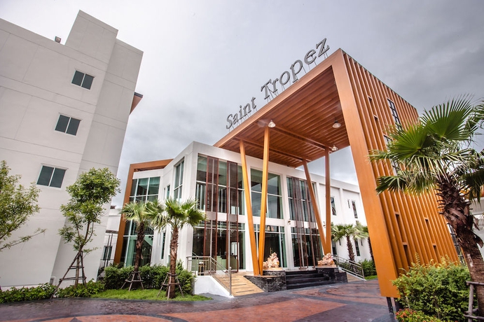 Imagen de los exteriores del Hotel Saint Tropez Beach Resort. Foto 14