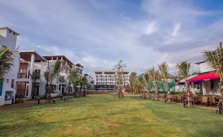 Imagen de los exteriores del Hotel Saint Tropez Beach Resort. Foto 16