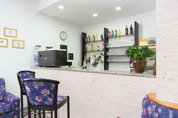 Imagen del bar/restaurante del Hotel Saint Tropez, Pineto. Foto 18